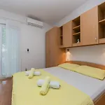 With Parking Space - Makarska - 6907 Apartmán *