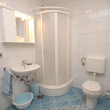 Apartments With Parking Space Brela - Makarska - 6907