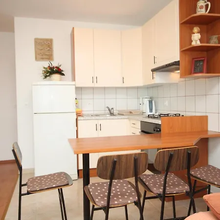 With Parking Space - Makarska - 6907 Brela